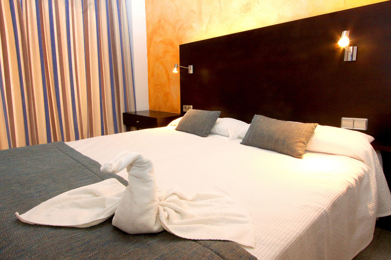 Bedroom 3, Flacalco Hotel & Apartments, Baleares