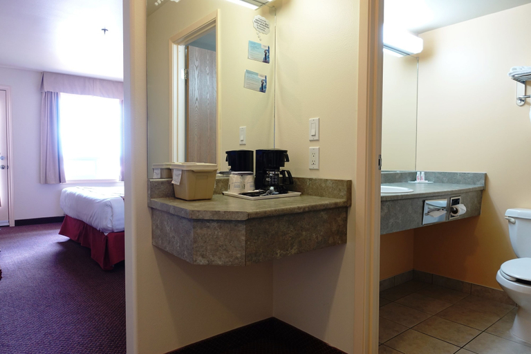Bathroom 4, Super 8 by Wyndham Caraquet, Gloucester