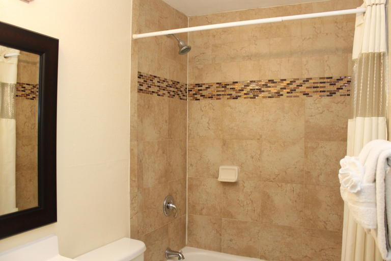 Bathroom 3, Budget Inn Lompoc, Santa Barbara