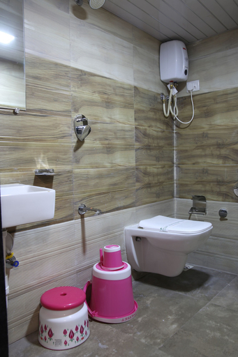 Bathroom 4, Hotel Apple Inn, Thane