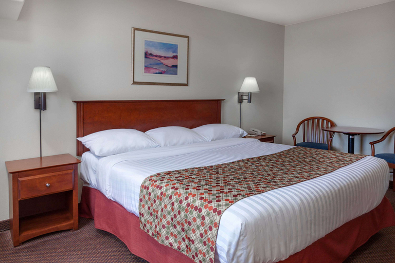 Bedroom 3, Super 8 by Wyndham Caraquet, Gloucester