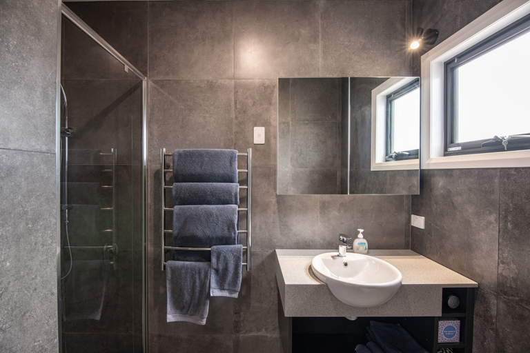 Bathroom 4, Manna Hill Farm, Kentish