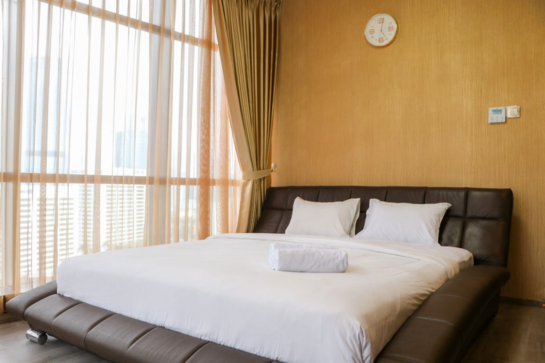 Exclusive and Comfortable 3BR Sudirman Suites Apartment By Travelio, Jakarta Pusat