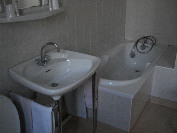 Bathroom 4, La Baraque de Chastel, Lozère