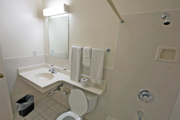 Bathroom 4, San Carlos Inn, San Mateo