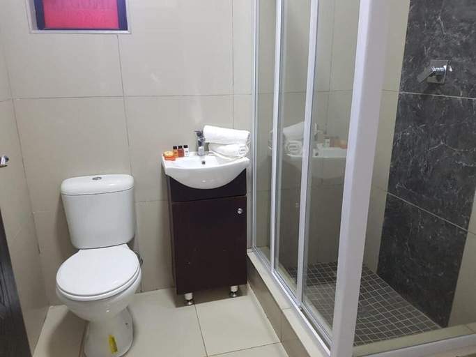 Bathroom 3, The Royal Prime Guest Lodge, City of Tshwane