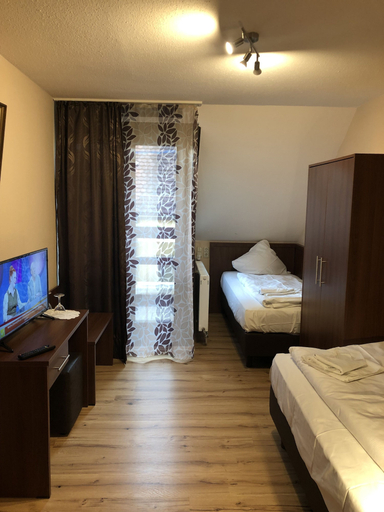 Bedroom 3, Hotel & Restaurant Poseidon, Bayreuth