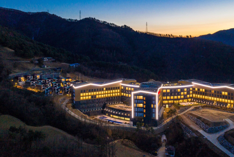 Exterior & Views 2, Ramada Hotel & Suites by Wyndham Gangwon Pyeongchang, Pyeongchang