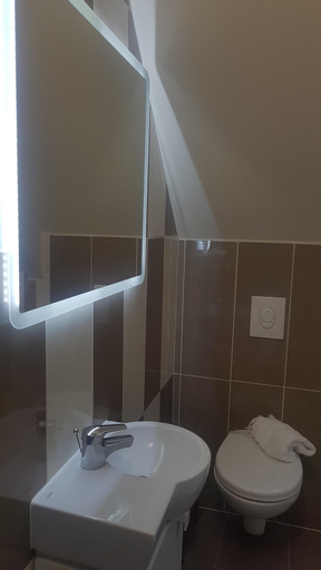 Bedroom 5, La Ferme de Flo', Yonne