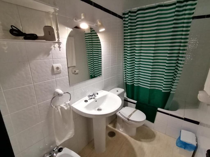 Bathroom 4, Apartamentos & Habitaciones Vetonia, Cáceres