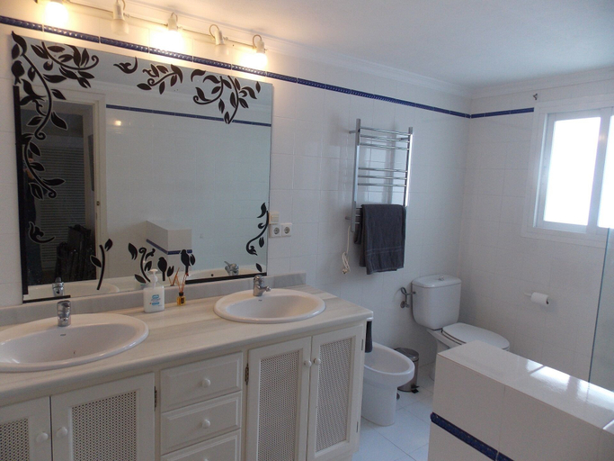 Bathroom 4, Attractive Apartment Near Puerto Banus, Málaga
