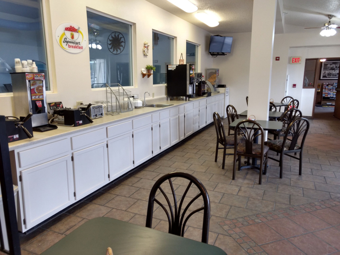 Food & Drinks 5, Super 8 by Wyndham Custer/Crazy Horse Area, Custer