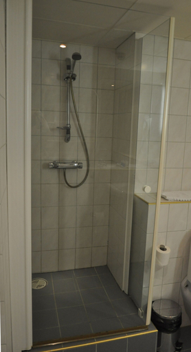 Bathroom 3, Druzhba, Vyborgskiy rayon