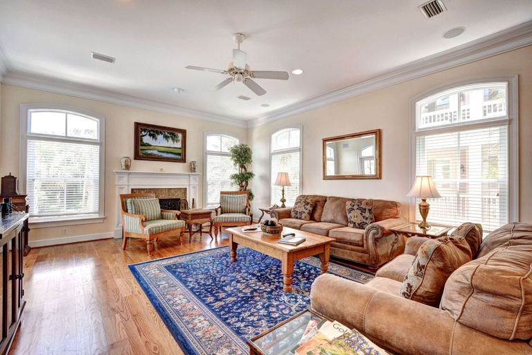 Others 5, 2225 Bruce Drive by Hodnett Cooper, Glynn