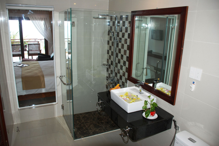 Bathroom 5, Canary Beach Resort, Phan Thiết