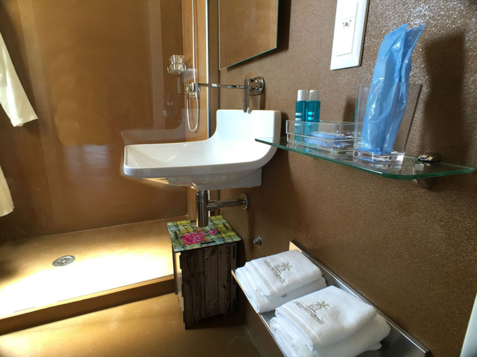 Bathroom 4, Gozo Windmill Apartments