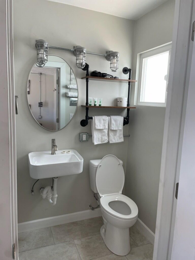 Bathroom 3, The Sands Motel, Clark