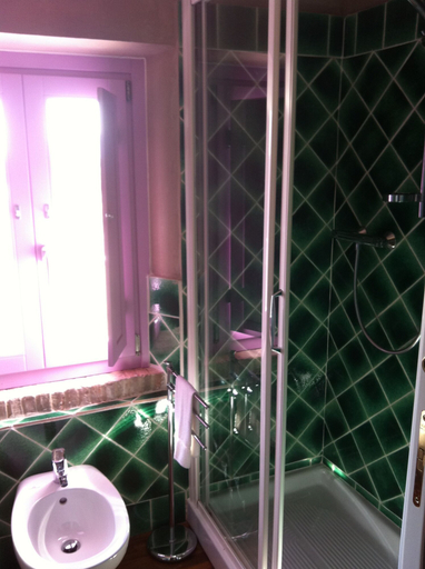 Bathroom 5, Casa Fontanino, Lucca