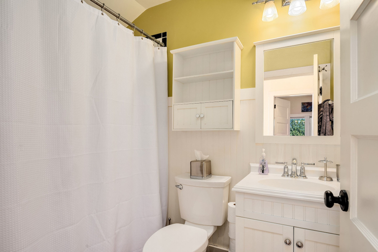 Bathroom 4, Seattle Vacation Home: Montlake 7 Bedroom, Seattle