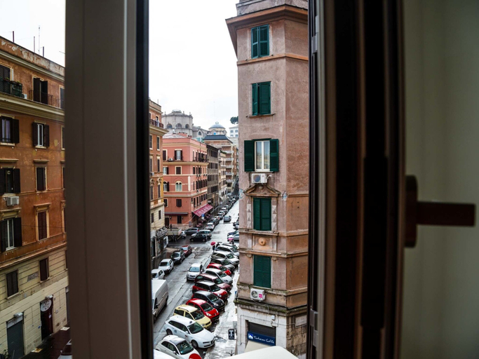 Others 5, A casa di Roberta, Rome