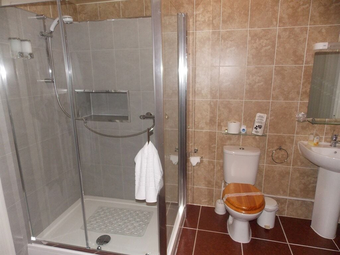 Bathroom 3, Easton Court, Torbay