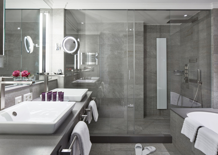Bedroom 5, Hotel Schweizerhof Zürich, Zürich