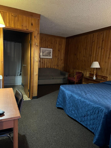 Bedroom 3, Glacier View Inn, Yukon