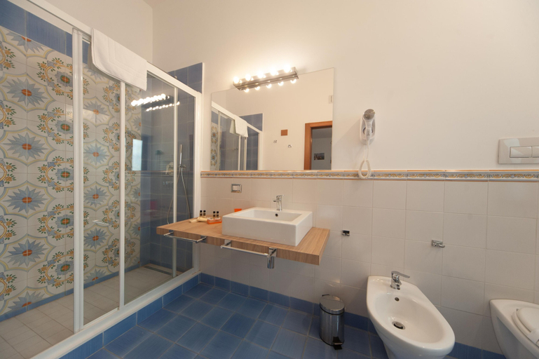 Bathroom 5, La Cattedrale dai Tetti, Barletta-Andria-Trani