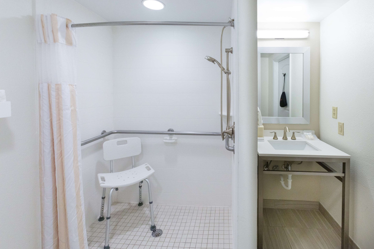 Bathroom 4, Hilton Garden Inn Daytona Beach Airport, Volusia