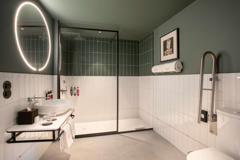 Bathroom 5, Se Catedral Hotel Porto, Tapestry Collection By Hilton, Porto