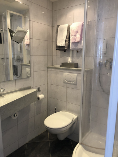 Bathroom 5, Landgasthaus Zur Linde, Northeim