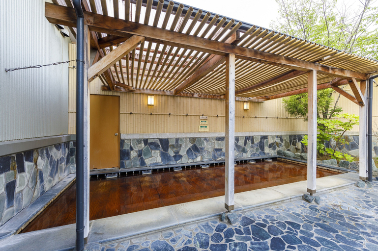 Exterior & Views 24