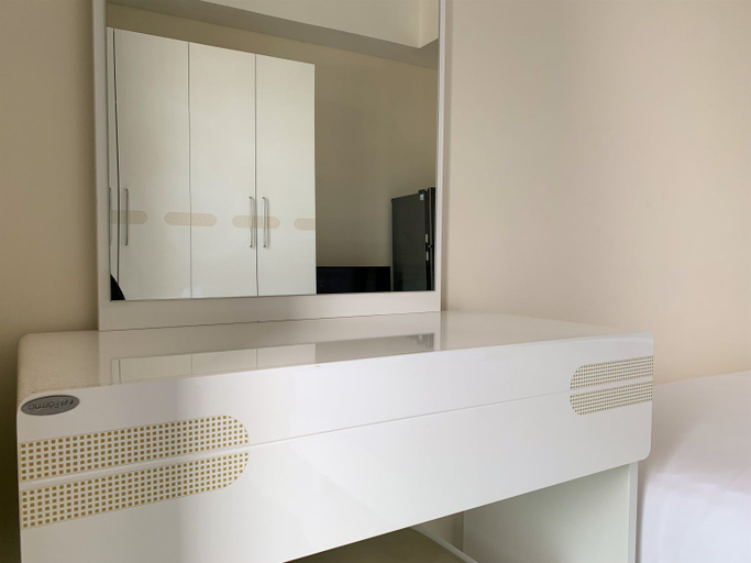 Bathroom 3, Nice and Comfort Studio at Sedayu City Suites Kelapa Gading Apartment By Travelio, East Jakarta