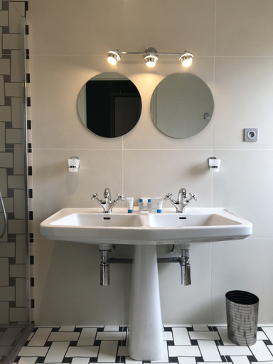 Bathroom 4, Hôtel Restaurant Gastronomique La Huchette, Ain