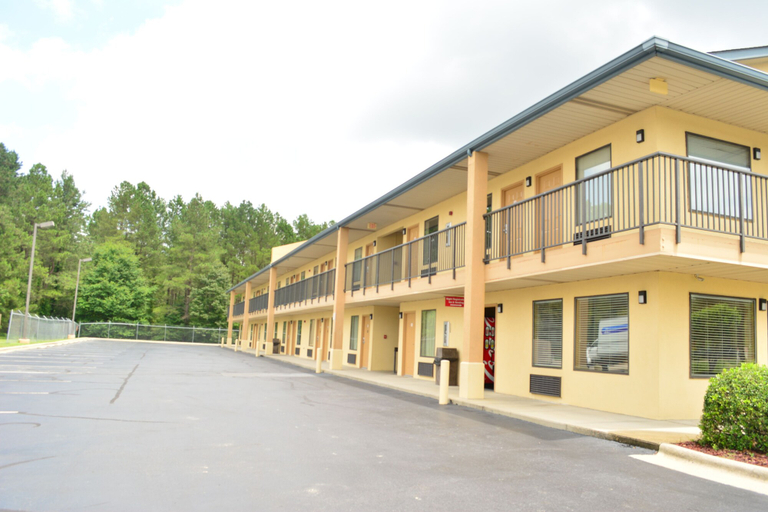 Exterior & Views 2, Deluxe Inn Fayetteville - I-95 Exit 49, Cumberland