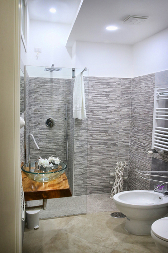 Bathroom 5, Olympus Pompei Ruins, Napoli