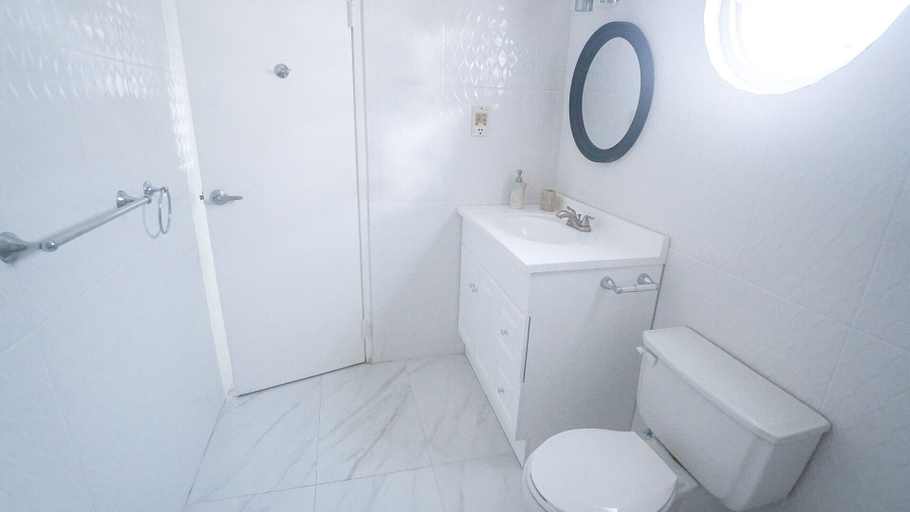 Bathroom 3, Mira Bay Apartments
