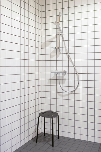 Bathroom 4, Hôtel du Maine, Mayenne