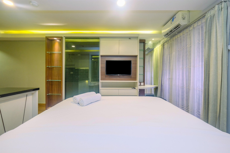 Bedroom 4, Elegant and Comfy Studio Amethyst Apartment By Travelio, Central Jakarta
