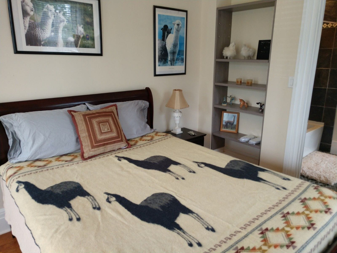 Bedroom 2, The Tiskilwa Inn, Bureau