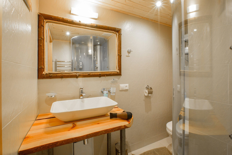 Bathroom 4, Eco Hotel Romanov Les, Krasnosel'skiy rayon