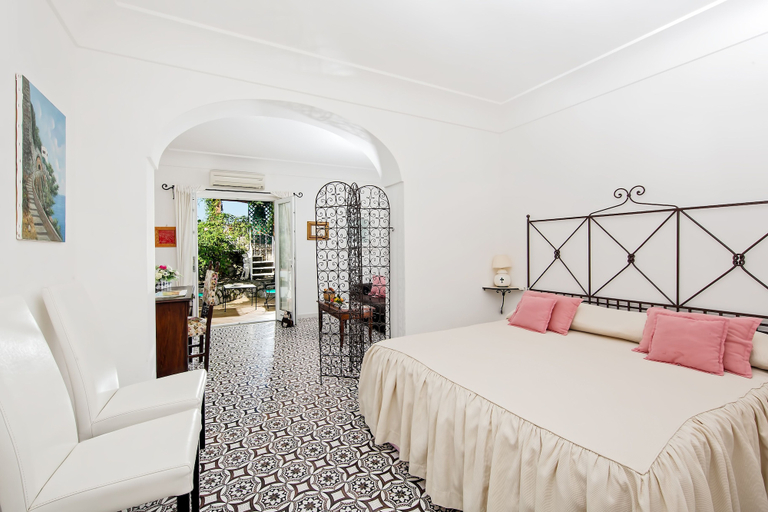 Bedroom 3, IL Giardino Dell'Arte - Guest House, Napoli