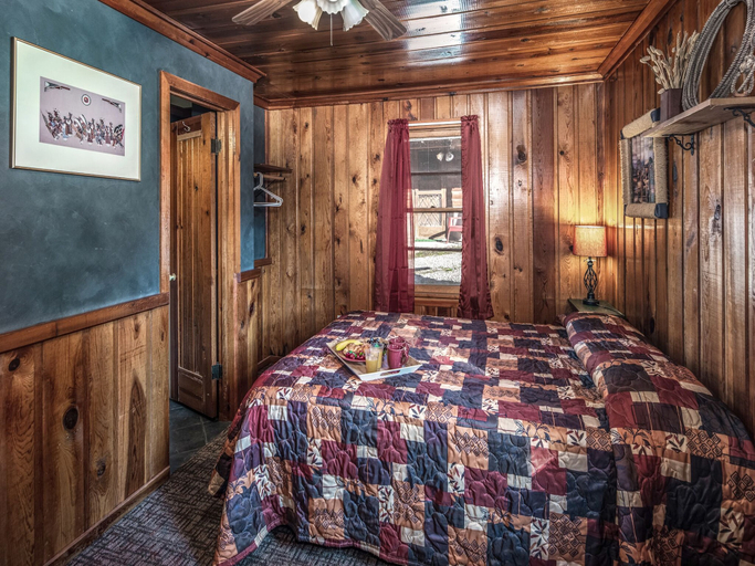 Bedroom 3, Mechem Dr Apache Village & Cabins by VTrips, Lincoln