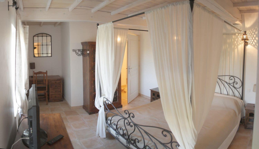 Bedroom 2, Mas Dansavan, Vaucluse