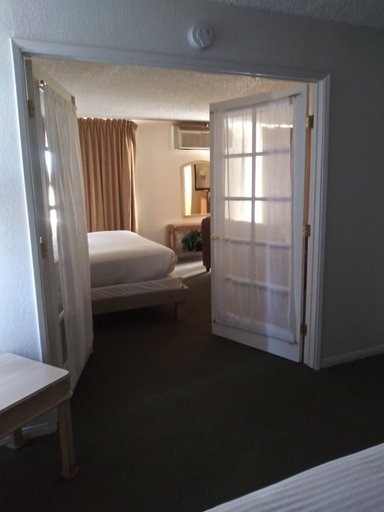 Bedroom 3, Desert Hot Springs Spa Hotel, Riverside