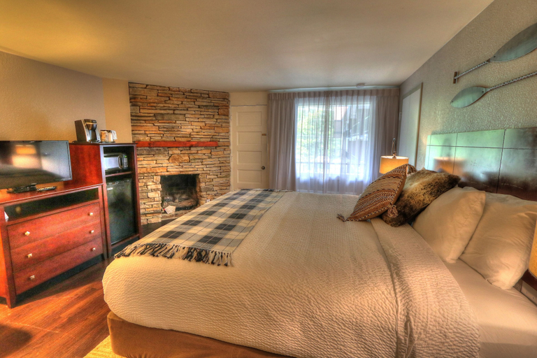 Bedroom 2, River Edge Inn, Sevier