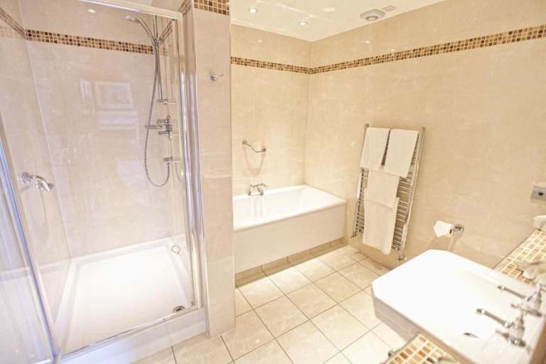 Bathroom 5, Grange Manor, Falkirk