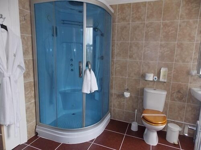 Bathroom 4, Easton Court, Torbay
