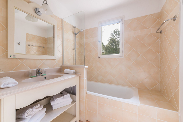 Bathroom 4, Village Pierre & Vacances - Pont Royal en Provence, Bouches-du-Rhône