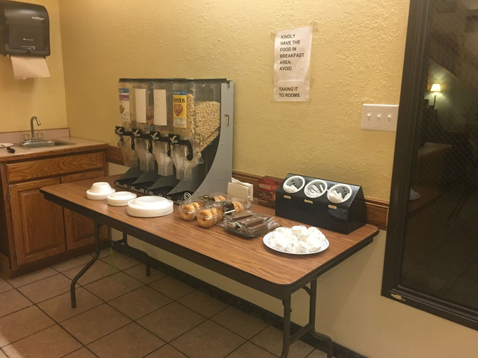 Food & Drinks 5, Select Inn Breckenridge, Wilkin